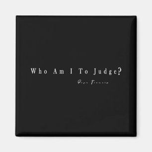 Aimant Qui Suis-Je Pour Juger T-shirt.png