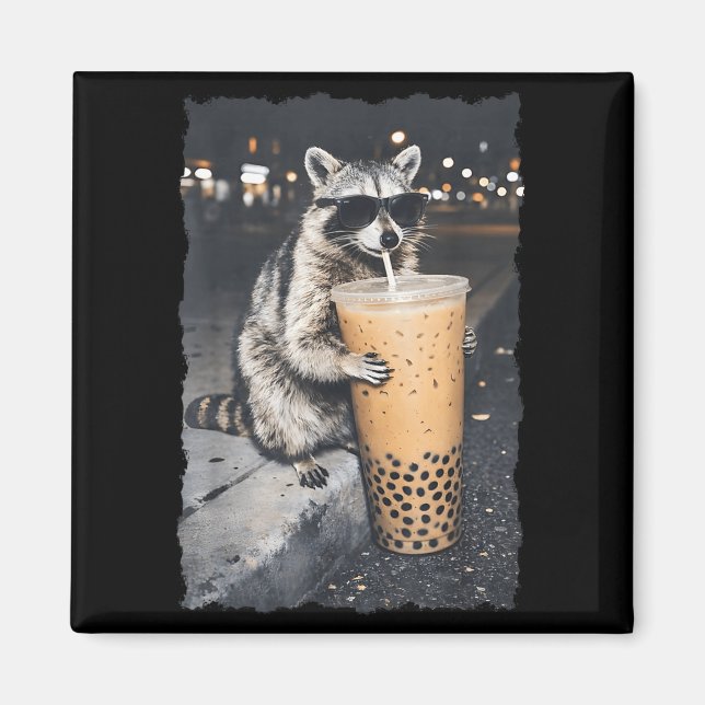 Aimant Raton laveur buvant du café glacé mème animal drôl (Devant)