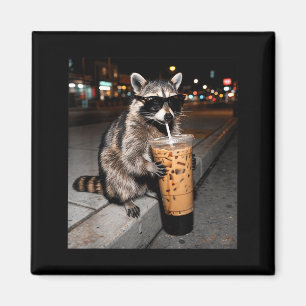 Aimant Raton laveur buvant un café glacé mème animal drôl