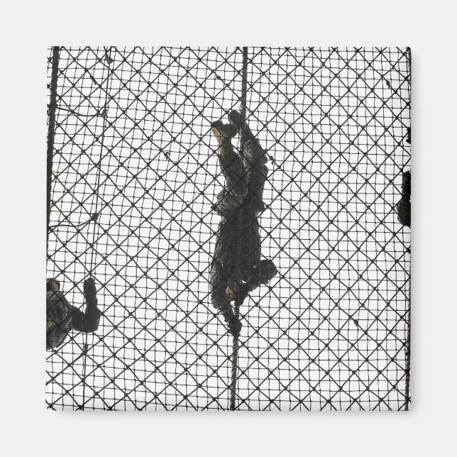 Aimant recrues accomplissant un obstacle (Devant)