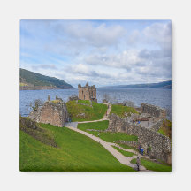 Ruines du château d'Urquhart le long de Loch Ness,