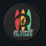Aimant San Clemente Beach California Retro Surfing<br><div class="desc">Design rétro vintage pour les surfeurs qui aiment surfer et surfer sur les vagues de l'océan. Vacances d'été cool, vacances de printemps marchandises pour ceux qui aiment le soleil chaud, le temps tropical, bronzage sous le palmier. Un design grandiose et déprimé à porter tout en profitant de la fête de...</div>