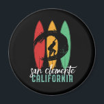 Aimant San Clemente Beach California Retro Surfing<br><div class="desc">Design rétro vintage pour les surfeurs qui aiment surfer et surfer sur les vagues de l'océan. Vacances d'été cool, vacances de printemps marchandises pour ceux qui aiment le soleil chaud, le temps tropical, bronzage sous le palmier. Un design grandiose et déprimé à porter tout en profitant de la fête de...</div>