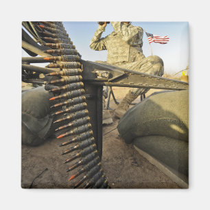 Aimant scouts de soldat pour l'activité ennemie