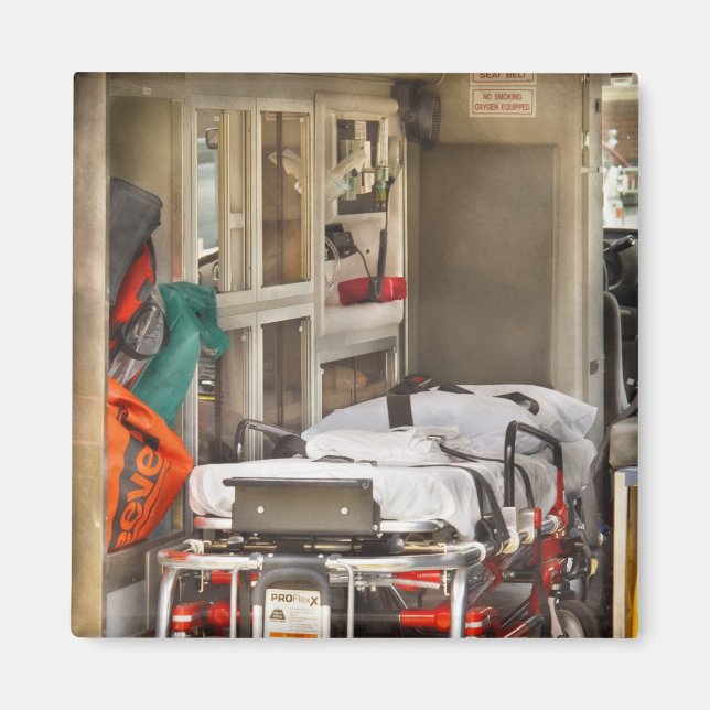 Aimant Secourir - À l'intérieur de l'ambulance (Devant)