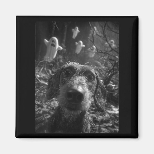 Aimant Selfie de femme avec des fantômes en forêt hantée  (Devant)