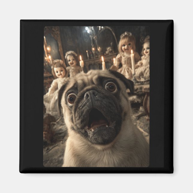 Aimant Selfie de pug drôle avec des poupées effrayantes é (Devant)