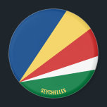 Aimant Seychelles Drapeau charmant patriotique<br><div class="desc">Le drapeau seychellois, le charmant aimant patriotique avec le drapeau seychellois partout sur l'aimant. Le nom du pays est subtilement intégré dans la conception du fond. Le texte est entièrement personnalisable à l'aide de la fonction "Customiser !". Ce beau Magnet seychellois est le cadeau élégant pour toutes les occasions. ©...</div>