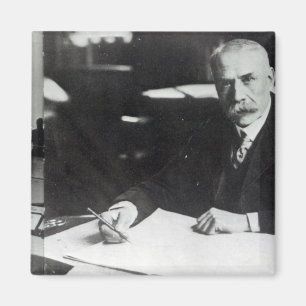 Aimant Sir Edward Elgar travaille sur une partition d'orc