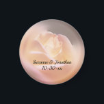 Aimant Soft Yellow Rose Wedding Favoriser<br><div class="desc">Rose jaune doux et onirique avec reflets roses floral enregistrer la date faire-part mariage ou préférez l'aimant du réfrigérateur. Remplissez vos informations dans le modèle. Apportez plus de modifications à la taille, au style et à la couleur du texte et de la police en cliquant sur Personnaliser. Cette image est...</div>