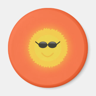 Aimant Soleil cool avec lunettes de soleil dans une journ