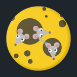 Aimant Souris au fromage<br><div class="desc">Illustration pour enfants mignonne de trois souris ludiques qui regardent hors des trous de fromage. Une souris qui regarde d'un trou est en train de tirer l'autre souris qui regarde d'un autre trou par son oreille. Tout le produit est recouvert de fromage jaune avec des images de trous, il ressemble...</div>