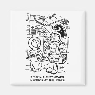 Aimant Spacemen on Spaceship Hear Knock at Door