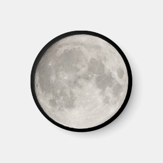 Aimant Superlune dans le ciel noir