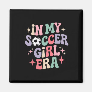 Aimant Tee Groovy À l'ère de ma fille footballeuse Pieds