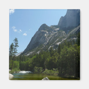 Aimant Tenaya Creek dans le parc national de Yosemite