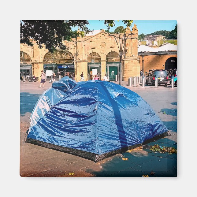 Aimant Tente à l'extérieur de la gare (Devant)