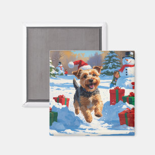 Aimant Terrier Skye courant dans la neige avec un chapeau