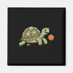 Aimant Tortue drôle jouant au football avec Orange Ll 