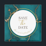 Aimant Turquoise Green Kintsugi Geode Wedding Enregistrer<br><div class="desc">. : Superbe turquoise avec des détails Kintsugi-look or. Le script manuel et la police tout-casquette ensemble semblent élégants sur cet arrière - plan de concept de pierre de forme. . : Les éléments de coordination sont disponibles . : Customisez-vous à votre goût!</div>