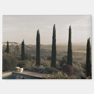 Aimant Tuscan landscape hidden behind cypresses (2024)