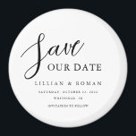 Aimant Typographie De Script Moderne Enregistrer La Date<br><div class="desc">Votre enregistrement des détails de la date,  dans de belles polices romantiques...  résultez en une invitation simple,  élégante,  vos invités seront enchantés de recevoir et de répondre à.</div>