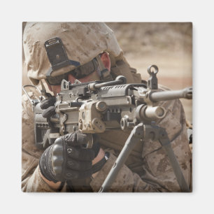 Aimant Un artilleur d'arme automatique de peloton fournit