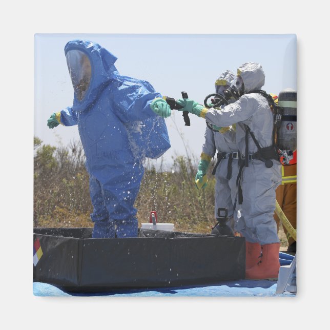 Aimant Un aviateur se tient dans une baignoire (Devant)