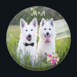 Aimant Un couple romantique de chiens qui se marient<br><div class="desc">Cette création artistique extraordinaire d'un couple romantique de chiens,  berger blanc suisse se marier est un cadeau merveilleux pour votre proche ou parent. C'est parfait pour un Fiançailles ou un Mariage.</div>