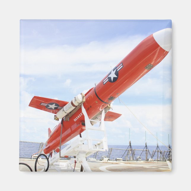 Aimant Un drone BQM-74E Chukar prêt à être lancé (Devant)