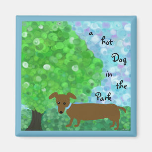 Aimant un hot-dog en parc