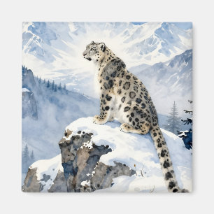 Aimant Un léopard des neiges sur un pic enneigé