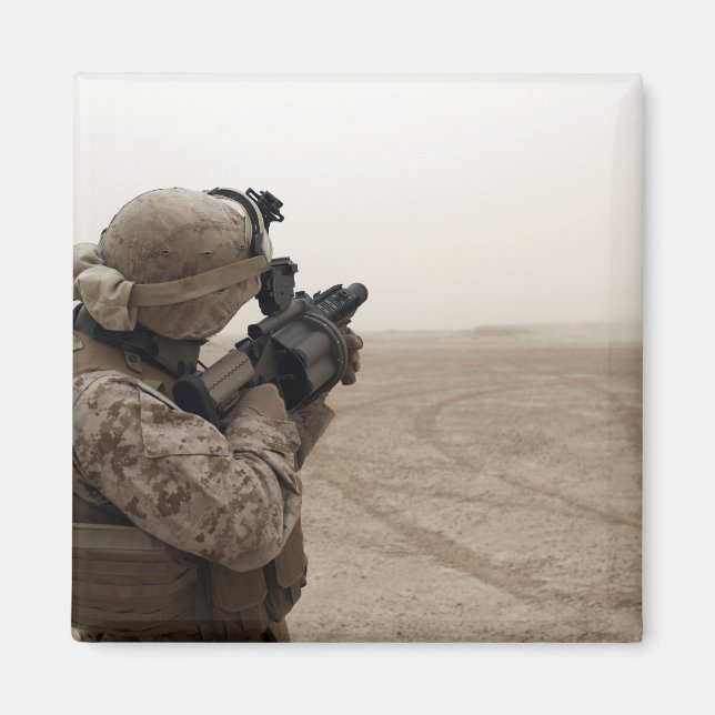 Aimant Un Marine tire le M-32 (Devant)