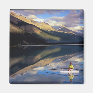 Aimant Un rameur sur le lac Banff au Canada MR)
