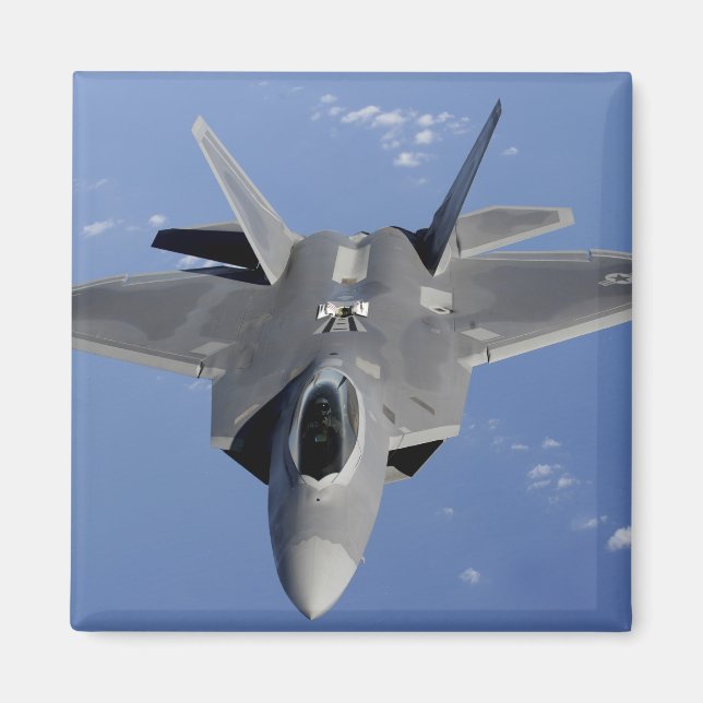 Aimant Un Raptor F-22 se met en position pour recevoir f  (Devant)