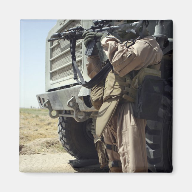Aimant Un soldat assure la sécurité des Marines (Devant)