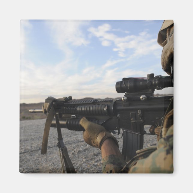 Aimant Un soldat se fixe pour tirer sur une cible (Devant)