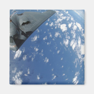 Aimant Un Stratotanker KC-135 réfute un esprit B-2