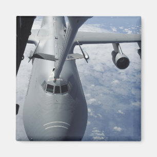 Aimant Un supplément KC-10 prépare pour réapprovisionn
