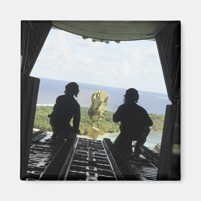 Aimant Une boîte de biens humanitaires (Devant)