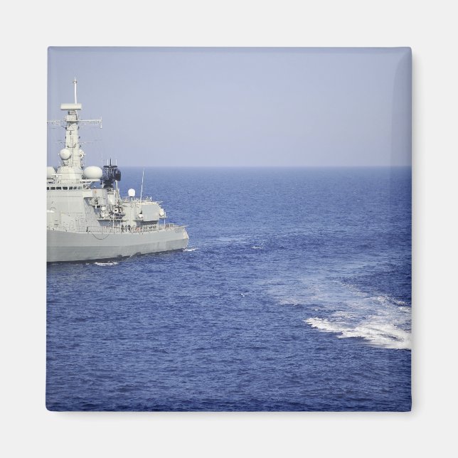 Aimant Une équipe de la marine portugaise dans un bateau  (Devant)