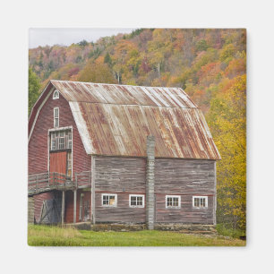 Aimant Une grange dans les montagnes vertes du Vermont. H