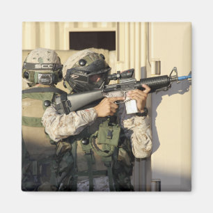 Aimant Une infanterie surveillent des objectifs son arme