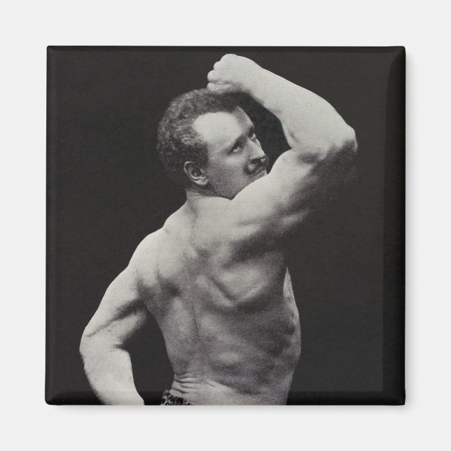 Aimant Une nouvelle pose par les hommes forts Eugen Sando (Devant)