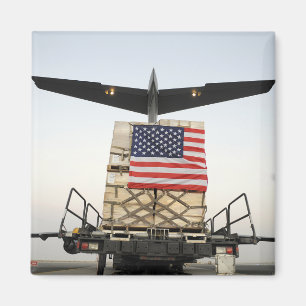 Aimant Une palette contenant le supplie humanitaire de