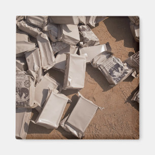 Aimant Une pile de repas prêts à manger