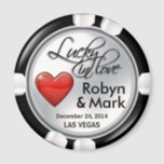 Aimant Vegas Lucky in Love Casino Chip blanc rouge<br><div class="desc">Si vous êtes Doing It In Vegas ou que vous avez un mariage thématique ou une réception à Las Vegas, ces magnets de puces de casino blanc et noir brillent faire les faveurs de mariage parfaites. Utilisez le bouton orange "Customisez-le" ci-dessus pour personnaliser cet aimant avec vos propres préférences de...</div>