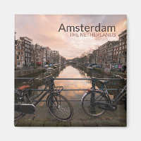 Vélos au coucher du soleil à Amsterdam