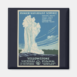 Aimant Vieux Old Faithful dans le parc national de Yellow