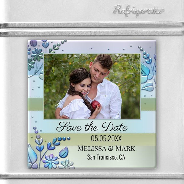 Aimant Votre photo Floral Spring Enregistrer l'aimant Dat (Photo Save the Date magnet featuring a pastel striped design with pearlescent stylized flowers)
